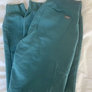 FIGS Zamora joggers in Hydrogreen XS/P